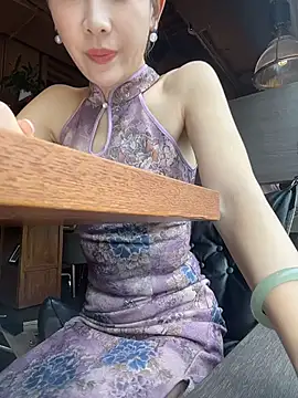 Zoe-520 - 楼梯上露乳