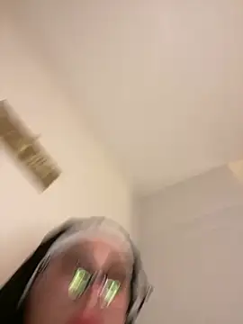 Queenlo_xxx - suce très fort ton gode lolo