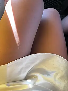 HoneyNana2000 - Hepl me take off underwear here🤭💦💦💦