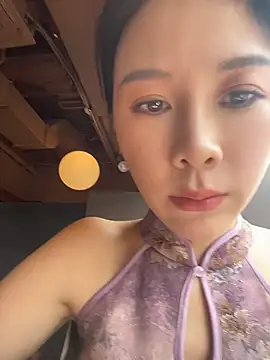 Zoe-520 - 楼梯上露乳