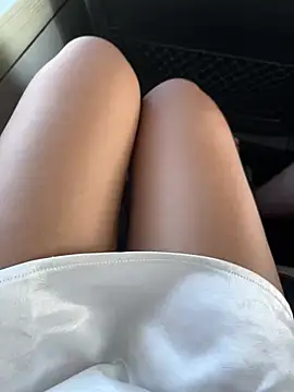 HoneyNana2000 - Hepl me take off underwear here🤭💦💦💦