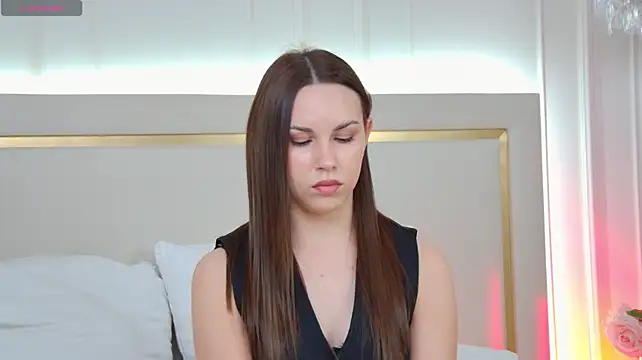 SamantaWise - I'm sitting in my bra for 3 minutes