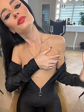FeetVibe - Make your queen cum