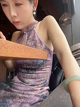 Zoe-520 - 楼梯上露乳