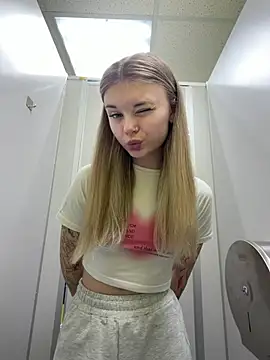 -MiaKitty - Lift up top + door open 1 min | WC😰💦