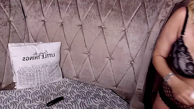 BustyGizelle - naked show play my pussy