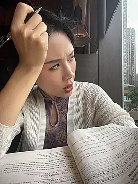 Zoe-520 - 楼梯上露乳