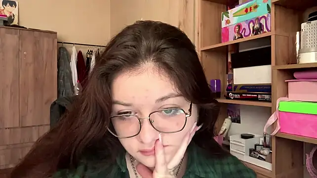 ArianaHowk - if you like me, get me some flowers hehe