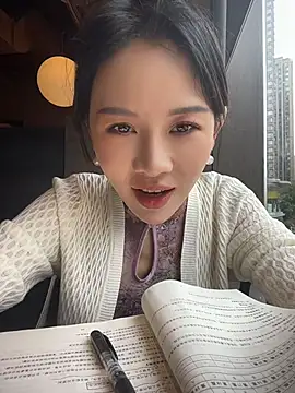 Zoe-520 - 楼梯上露乳