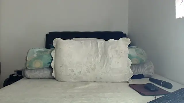 Leanna23 - please help me pay my bills!!