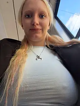Elfi_InPublic - Camel toe+slap pussy LOUD in bus