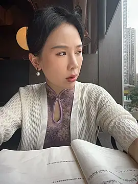 Zoe-520 - 楼梯上露乳