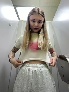 -MiaKitty - Remove pants + spank ass in panties 🥵💢