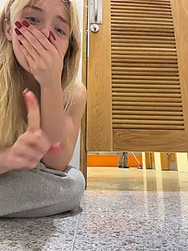 PollyLolly - Cameltoe+ touch pussy LIPS ON PUBLIC