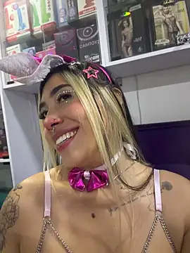 ManuelaVeeleez - My boss touch my boobs