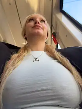 Elfi_InPublic