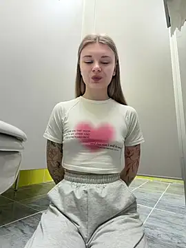 -MiaKitty - Remove pants + spank ass in panties 🥵💢