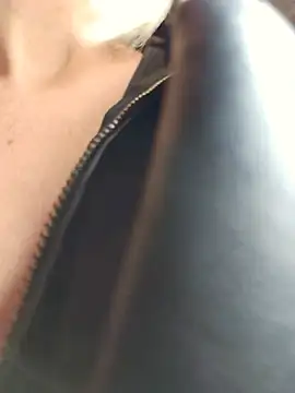 MILFBARBY - Make me squirt in public place