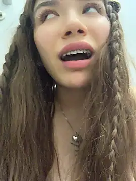 FlashTitsRoyal - HANDBRA+SLAP ASS