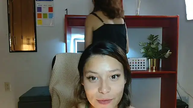 3littles - Zandra lifts her green dress shakes ass