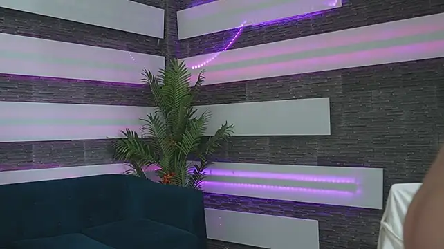 SassyIvana - Vibe me till my pussy burstss <3