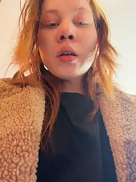 SlavicCandy - flash pussy in public mall (strangers)