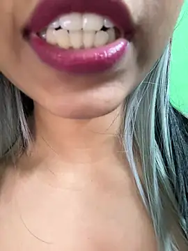 Little_hot_angle - Full face in front of you all