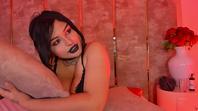 NaomiWhite_ - 💋 Kiss the queen's hand