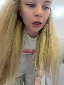 -MiaKitty - Remove pants + spank ass in panties 🥵💢