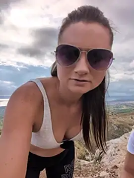 Samira-Summer - Lick his balls in public