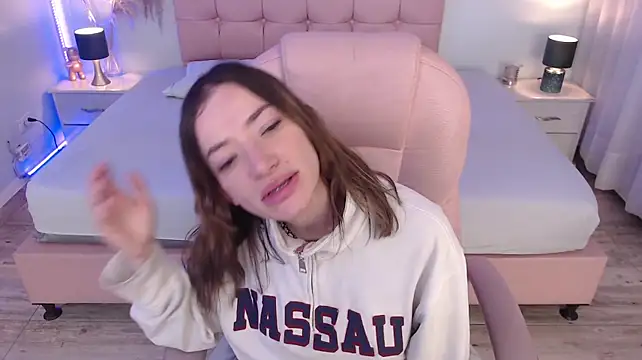 Zoe_jones13 - Show tits + massage + bouncee!!