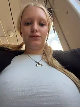 Elfi_InPublic - Suck nipples+drool on tits in bus