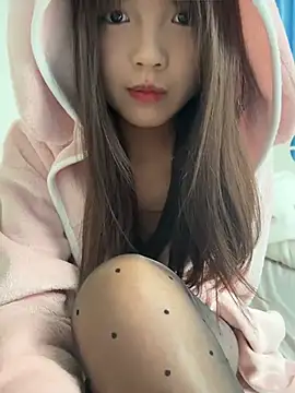 Youbaby-Love - 有家人不敢用小粉哥哥帮忙脱掉上衣2分钟