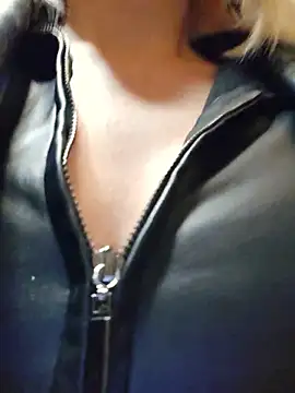 MILFBARBY - Make me squirt in public place
