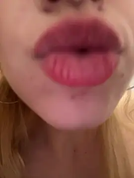 Michelle_lovique - RIDE ON THIS DILDO OUT OF CABIN!!!