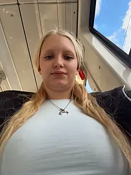 Elfi_InPublic - Suck nipples+drool on tits in bus