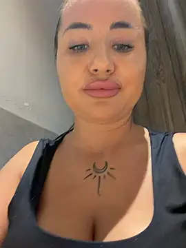 Beautydiamond - Spank naked tits in full KFC