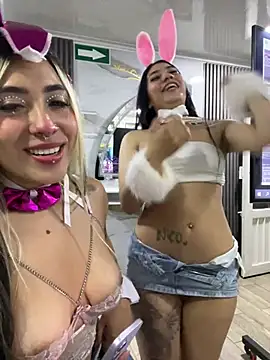 TayylorSexx - my friend suck me tits