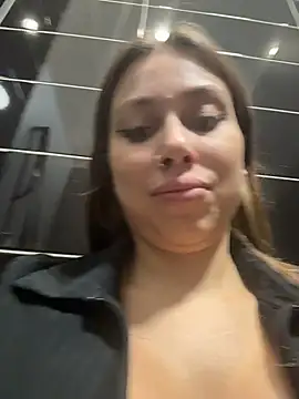 Jucie_Boom - RISKY BOOB FLASH IN PUBLIC WC OPENDO😱🥵