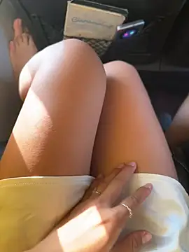 HoneyNana2000 - Hepl me take off underwear here🤭💦💦💦