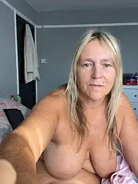 Blondnboujee53 - Spread pussy
