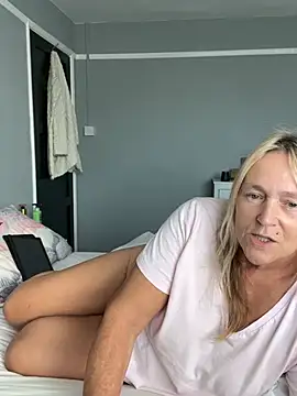 Blondnboujee53 - Spread pussy