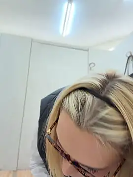 Nicoleevien - Saliva pussy lips play🤤🤤 LT=Video🎁