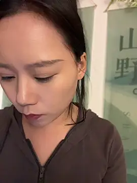 Eliza-E - 全裸5分钟