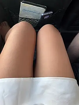 HoneyNana2000 - Hepl me take off underwear here🤭💦💦💦