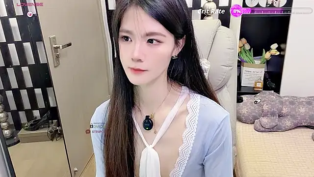 Yueyue-MM - 狗狗侧趴半脱内裤把PP打成粉红色 20下