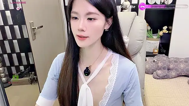 Yueyue-MM - 狗狗侧趴半脱内裤把PP打成粉红色 20下