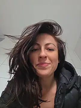 Risky_woman - FRONT STRANGERS .NAKED SQUIRT