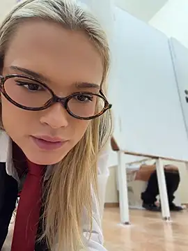 Nicoleevien - Saliva pussy lips play🤤🤤 LT=Video🎁