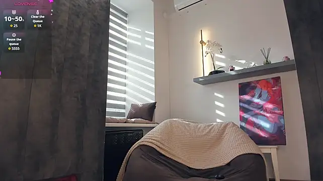 AntonettaTarring - spank my cute ass for 2 minutes